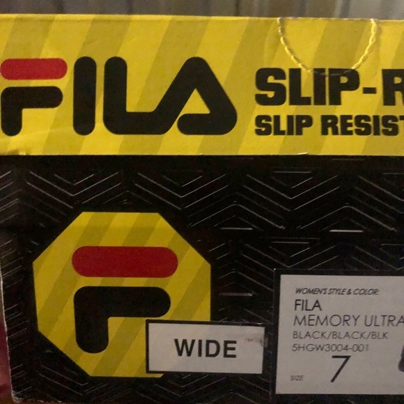 Fila slip resistant shoes Black Size 7 Wide - Picture 2 of 2
